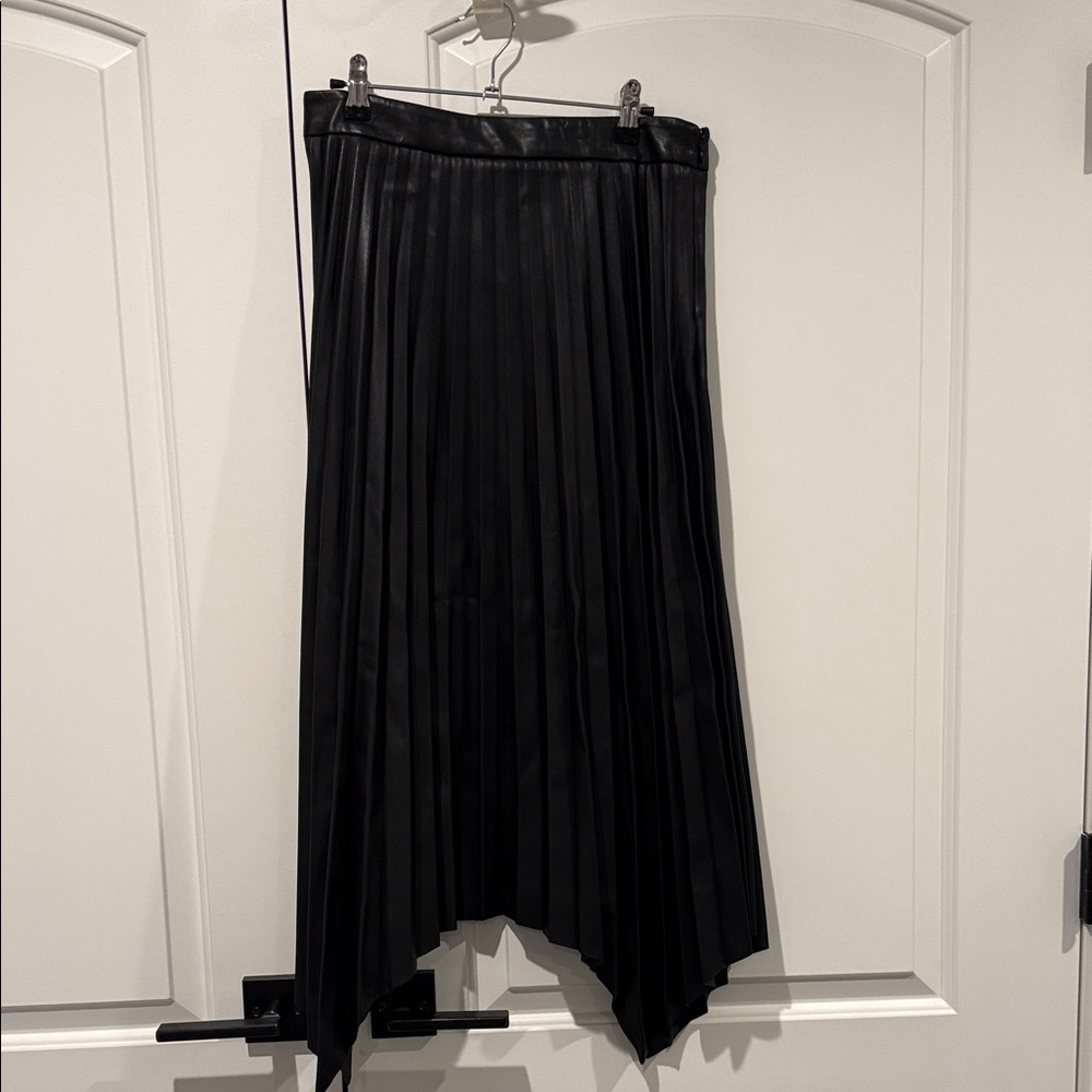 Tahari Elegant Black Pleated Skirt